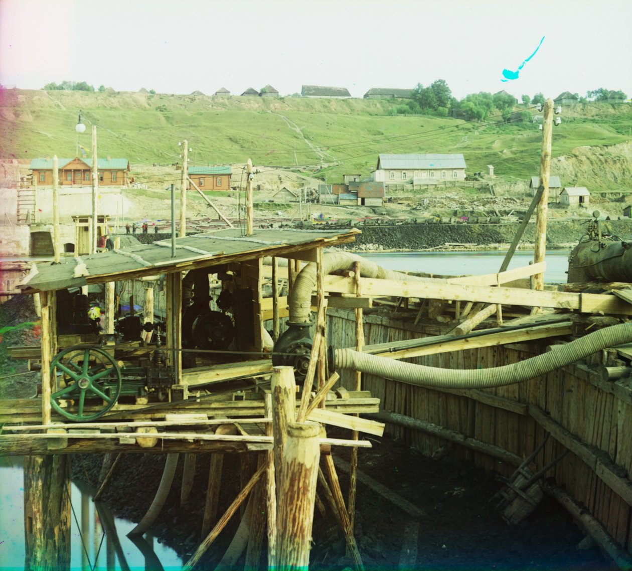 Vodní čerpadla v Kuzminsku na řece Oka při stavbě přehrady a zdymadla, 1905-1915 od Sergey Prokudin Gorsky