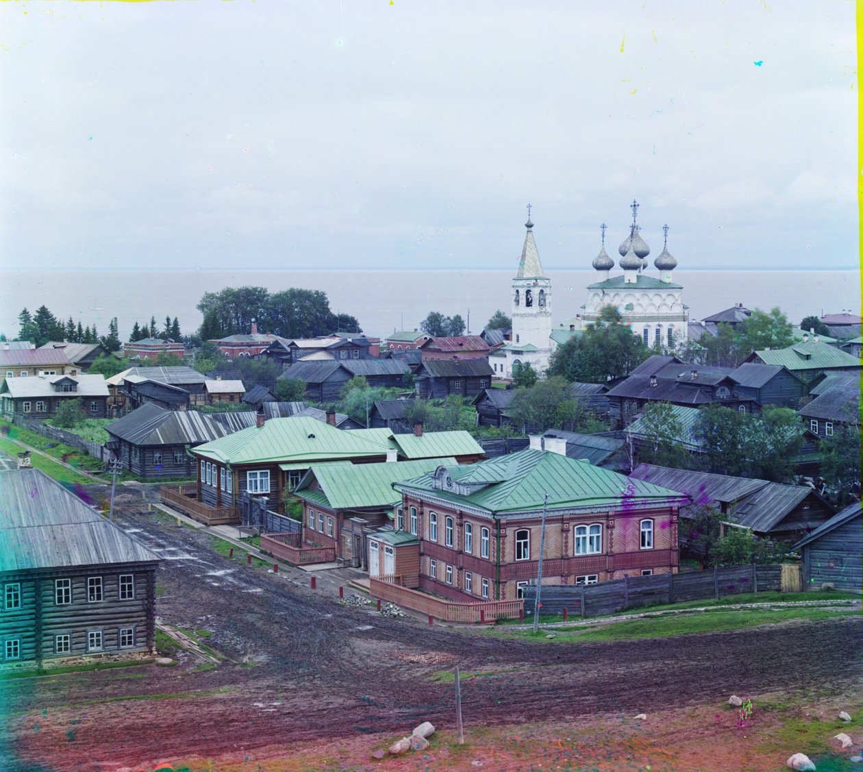 Bělozersk a katedrála Nanebevzetí Panny Marie z pevnostní zdi, 1905-1915 od Sergey Prokudin Gorsky