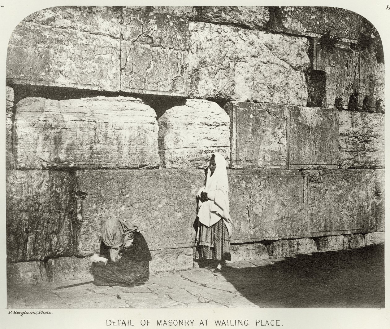 Exteriér Haram-Ash-Sharif, detail zdiva na Wailing Place, c.1864-65 bw fotografie od Sgt. James M. McDonald