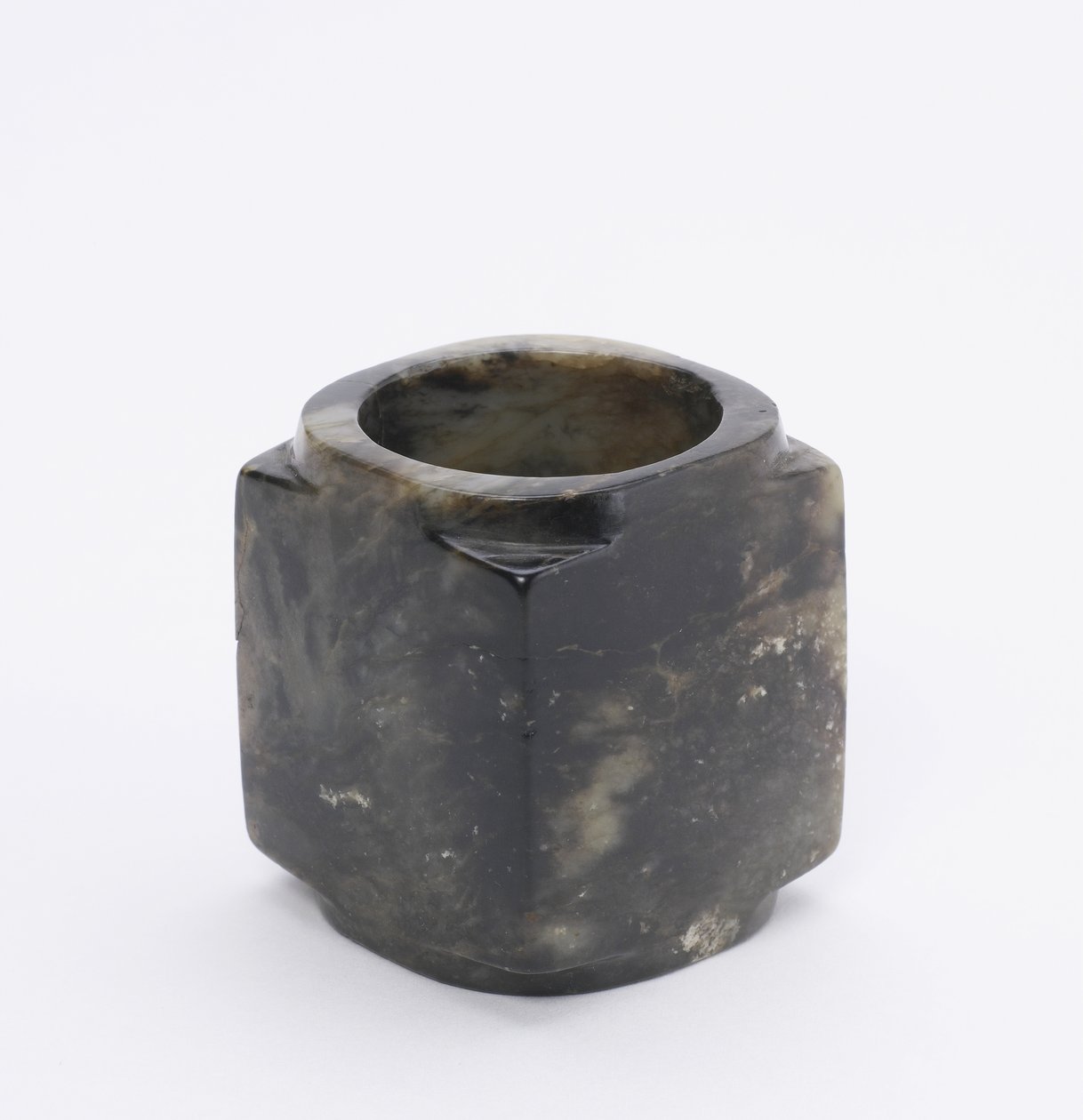 Cong (jade) od Shang Dynasty Chinese School