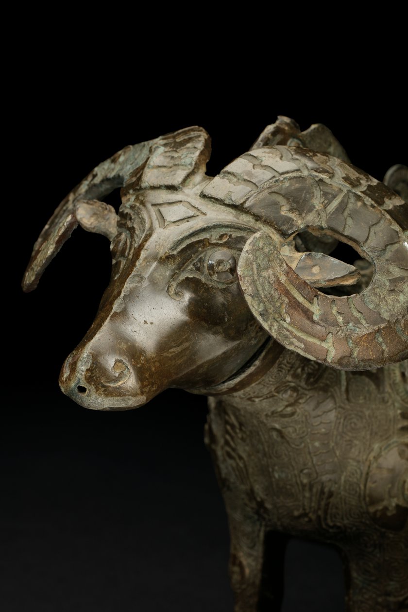 Rituální nádoba na víno ve tvaru berana, Gong (bronz) od Shang Dynasty Chinese School