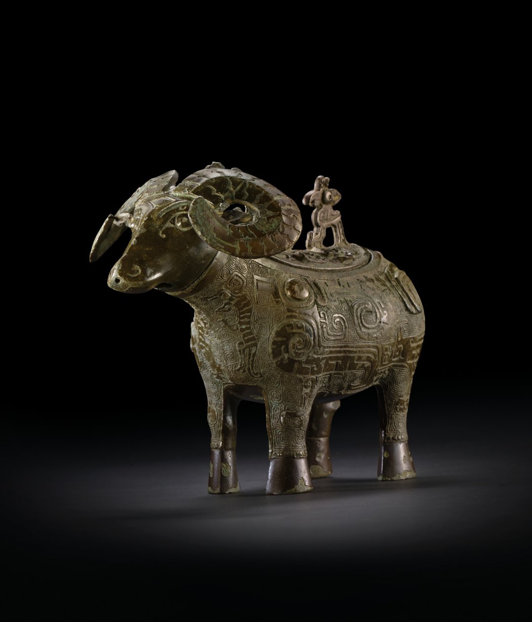 Rituální nádoba na víno ve tvaru berana, Gong (bronz) od Shang Dynasty Chinese School