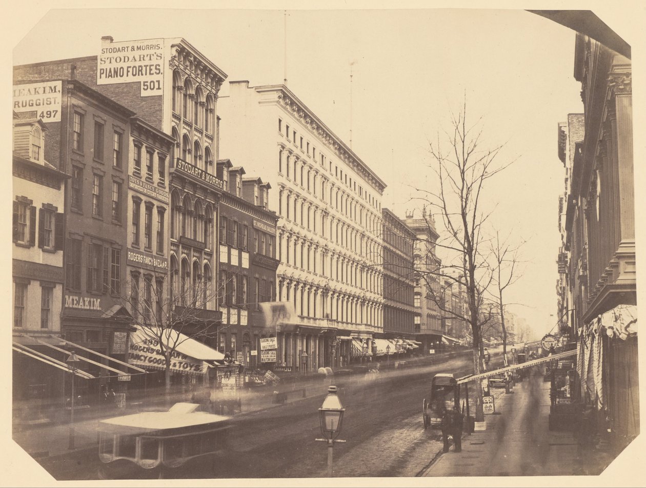 Broadway Při pohledu na sever z mezi ulicemi Grand a Broome od Silas A. Holmes