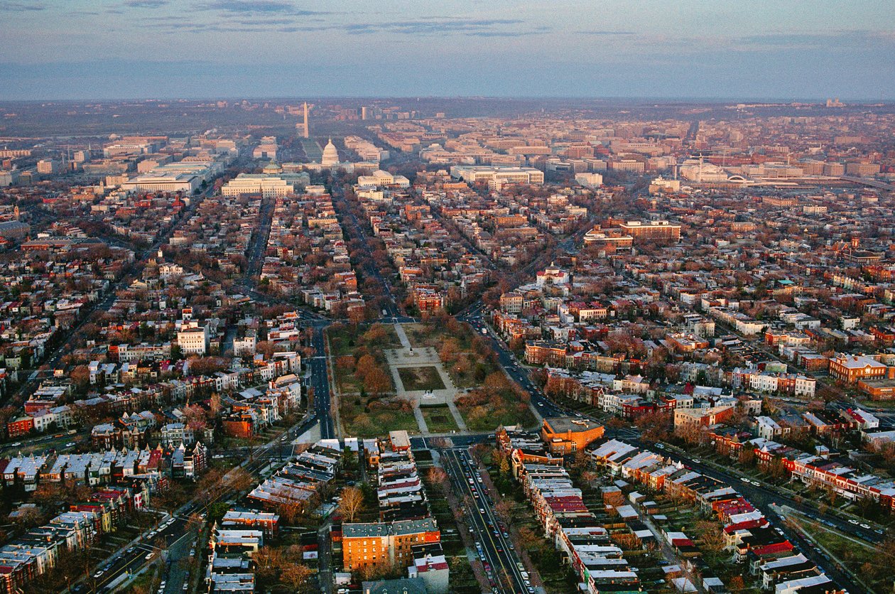 Pohled na město západním směrem ke Kapitolu a Washingtonovu památníku s Lincolnem..., 2022 (foto) od Sisse Brimberg