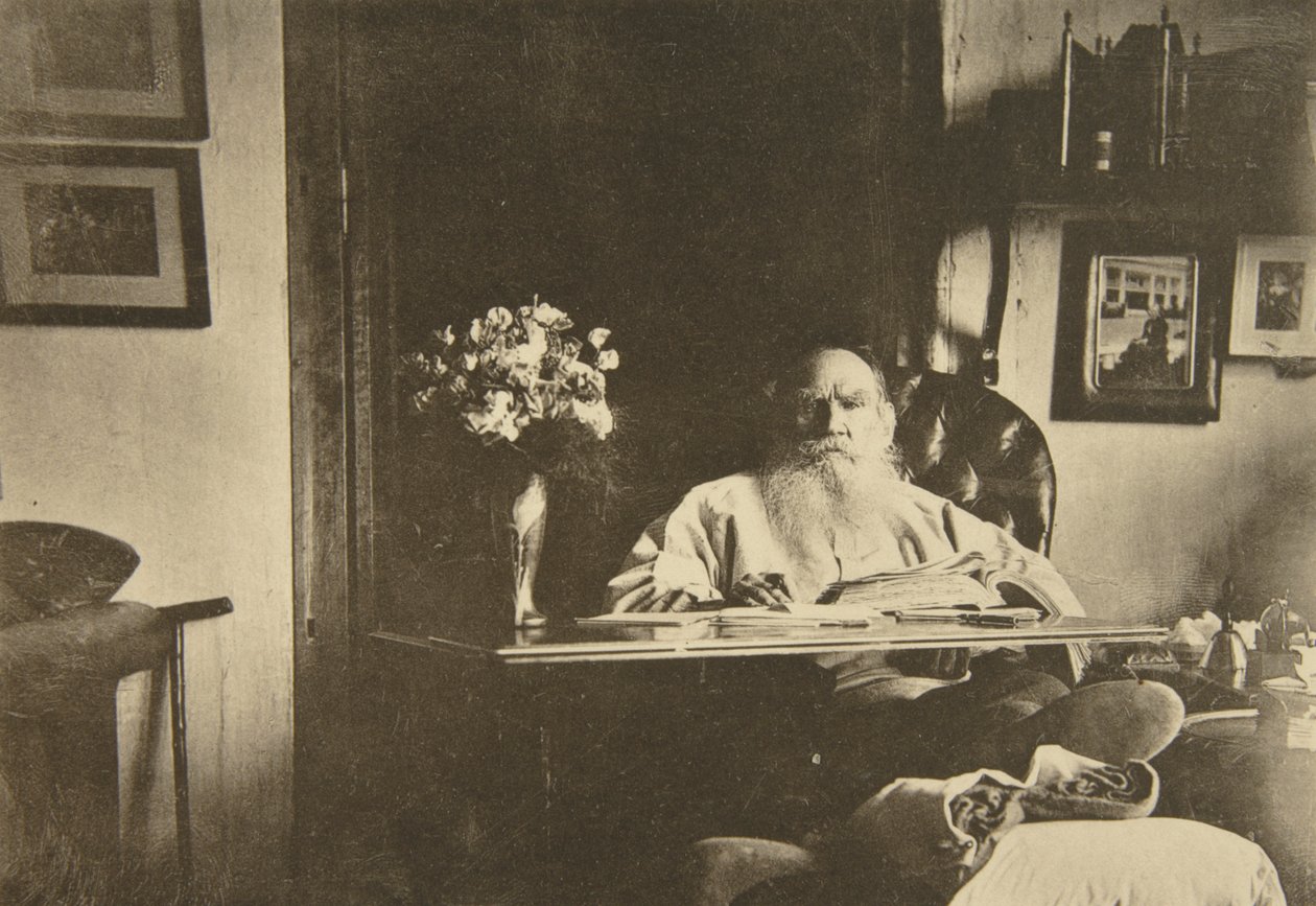 Ruský autor Lev Tolstoj se špatnou nohou, Rusko, 1908 od Sophia Andreevna Tolstaya