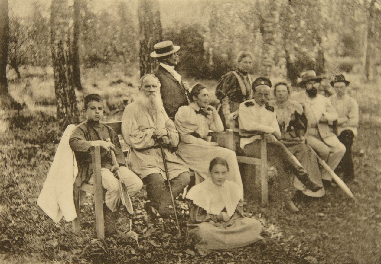Ruský autor Leo Tolstoy s hosty, Yasnaya Polyana, poblíž Tuly, Rusko, 1895. od Sophia Andreevna Tolstaya