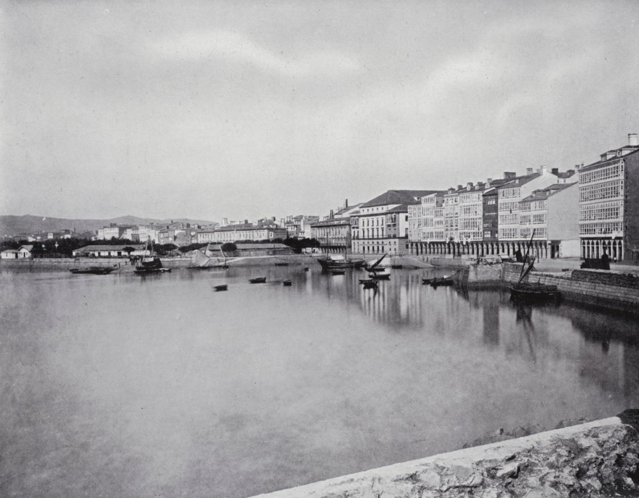 Coruna, Celkový pohled (čb fotografie) od Spanish Photographer