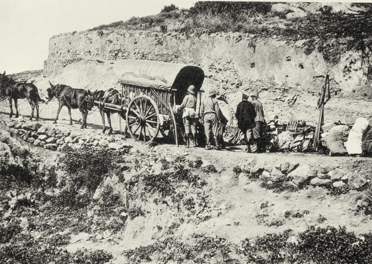 Vykládání vozíku se střelnými zbraněmi za účelem výstupu na kopce Dersa, Tetouan, Maroko od Spanish Photographer