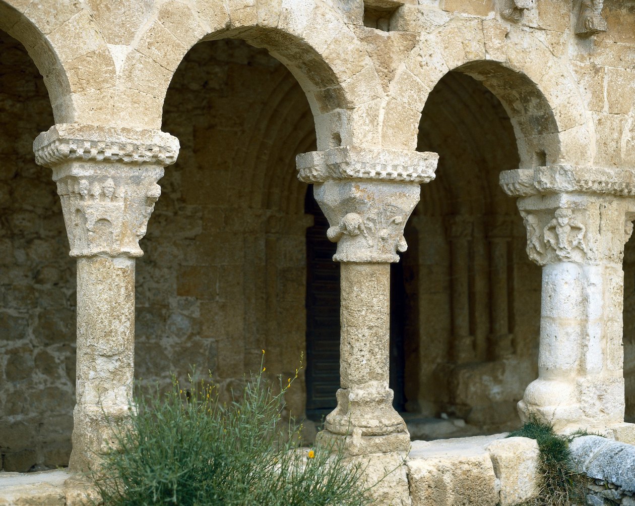 Arkády atria, kostel sv. Michaela, San Esteban de Gormaz, Španělsko, architektura 11.-12. století (foto) od Spanish School