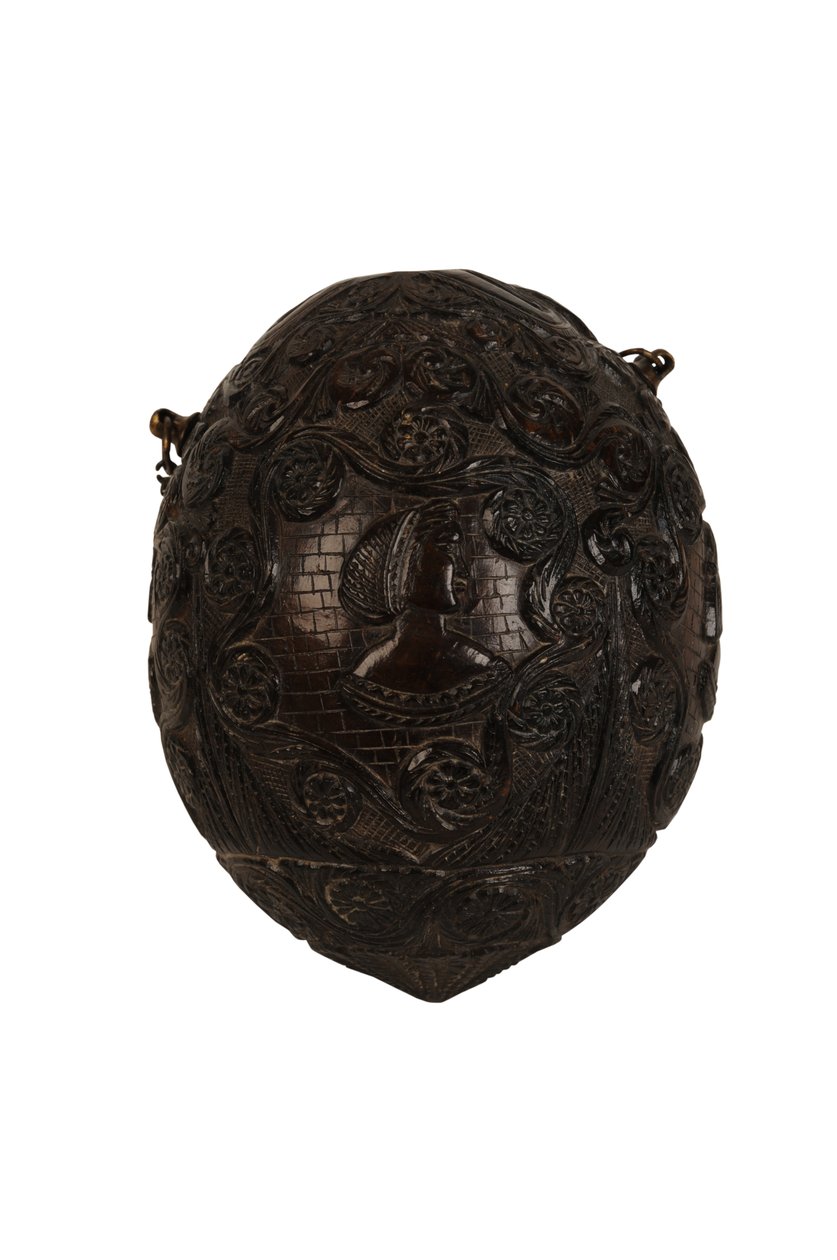 Vyřezávaná baňka s kokosovým práškem Bugbear, Spanish Colonial, cca 1800 (kokos) od Spanish School