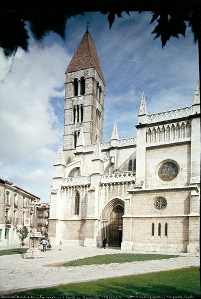Kostel Santa Maria la Antigua od Spanish School
