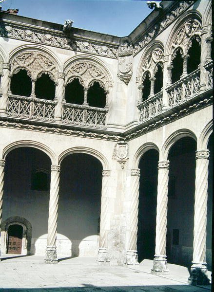 Detail oblouků lodžie od Spanish School