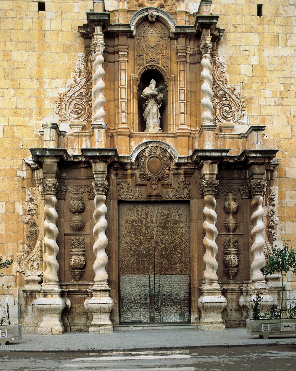 Detail fasády kostela San Bartolome, Benicarlo, Španělsko, postaveného v 18. století (foto) od Spanish School