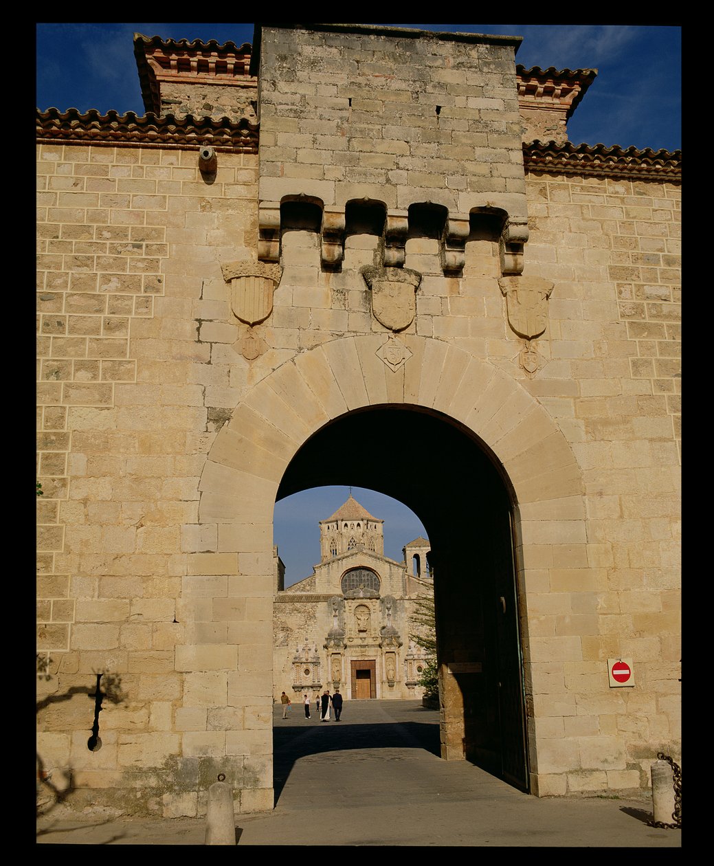 Vstup do kláštera, založeného v roce 1151 od Spanish School