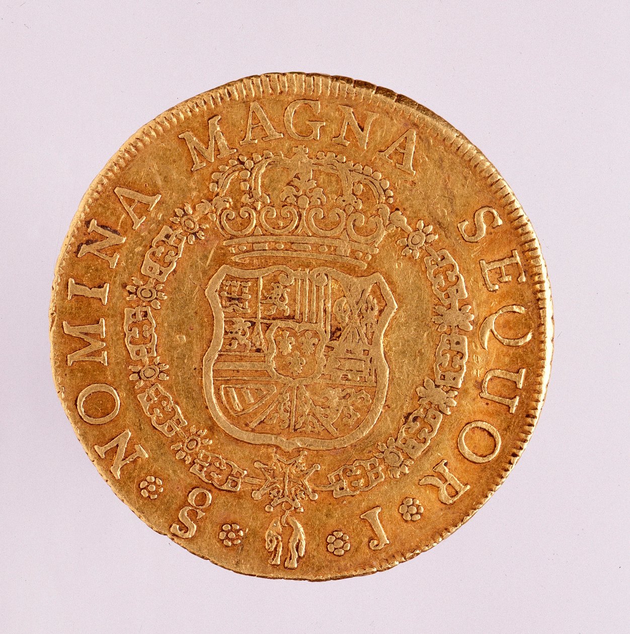 Zlatá mince (8 ecus) ze Španělska: vláda Ferdinanda (Ferdinanda) VI (1746-1759). 1759 Průměr 3,5 cm Neapol, archeologické muzeum od Spanish School
