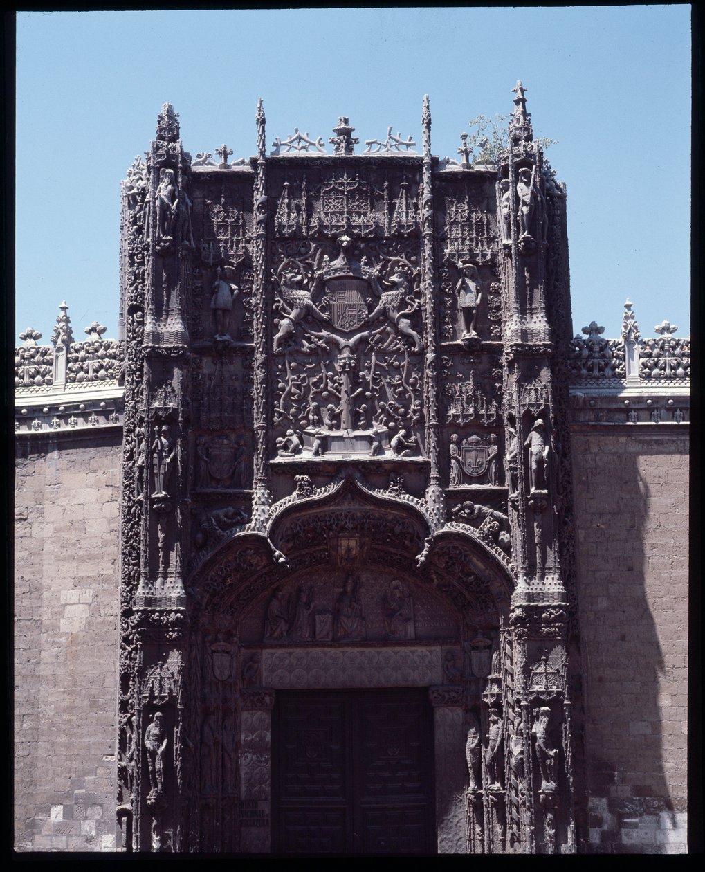Gotické umění Isabelin: fasáda du College saint Gregoire (San Gregorio) 1488-1496 Valladolid, Španělsko (gotické umění: pohled na fasádu collegia (Colegio de San Gregorio) Valladolid Španělsko) od Spanish School