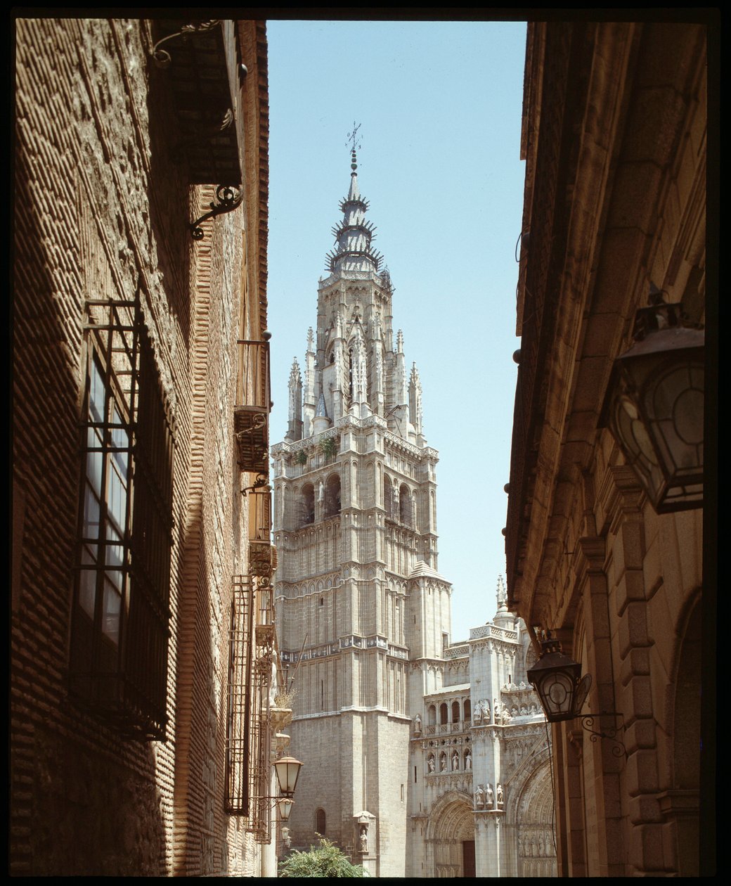 Gotické umění: pohled na Cathedrale Sainte Marie (Svatá Marie) 13.-15. století Toledo, Španělsko (Pohled na zvonici katedrály St Mary od Spanish School