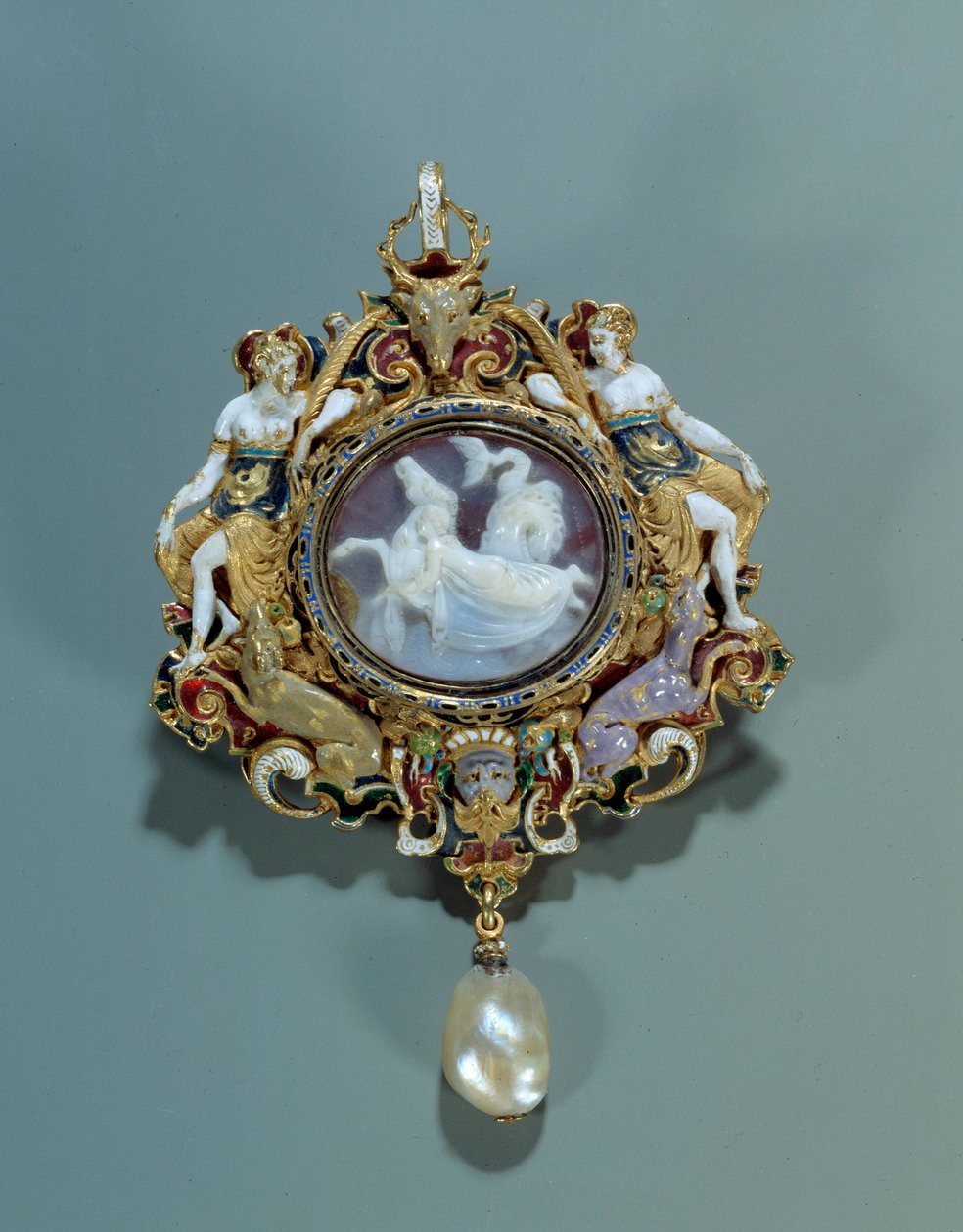 Šperky: přívěsek smaltovaný na zlatém kulatém s kaménem. 1550-1575. Ztlumit. 0,12x0,72 m. Paříž, muzeum Louvre od Spanish School