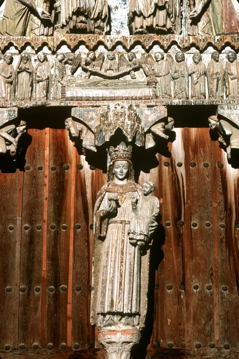 Západní portál se sochou Madony s dítětem a reliéfem Posledního soudu od Spanish School