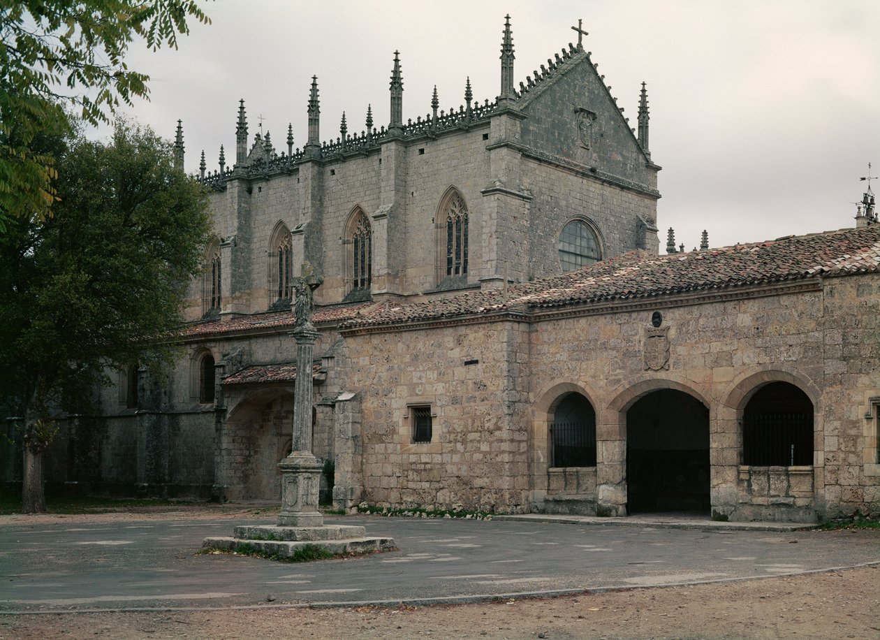 Pohled na fasádu Charterhouse od Spanish School