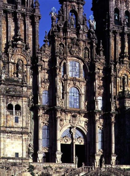 Pohled na západní frontu (Fachada del Obradoiro) navržený Fernandem Casas y Novoa od Spanish School