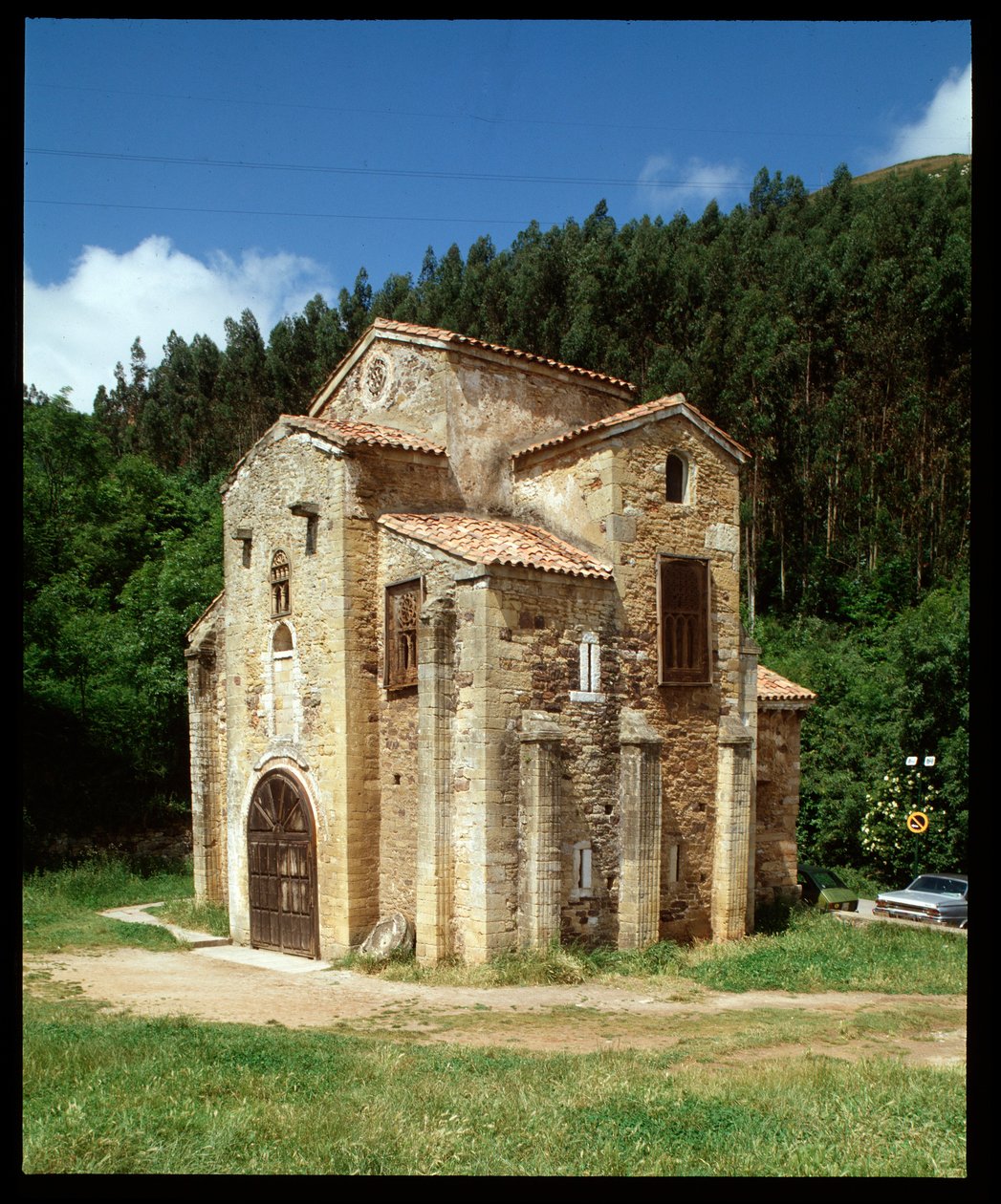 Pohled na kostel (848) od Spanish School