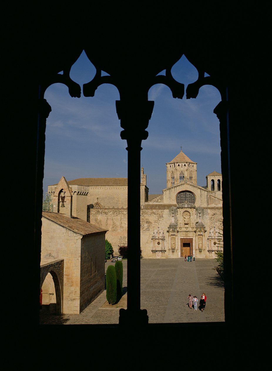 Pohled na kostel uvnitř kláštera, zahájený v roce 1161 od Spanish School
