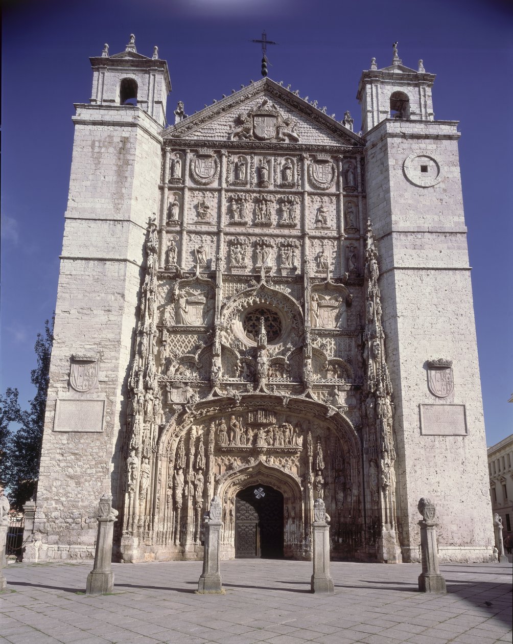 Západní průčelí kostela San Pablo, postaveného v 15.–17. století od Spanish School