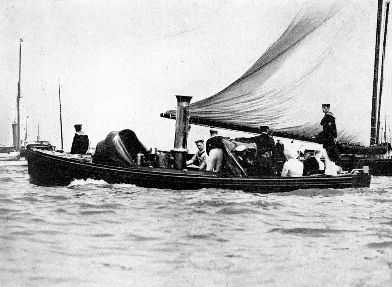 Královská a imperiální strana v Cowes, 1910. od Sport and General