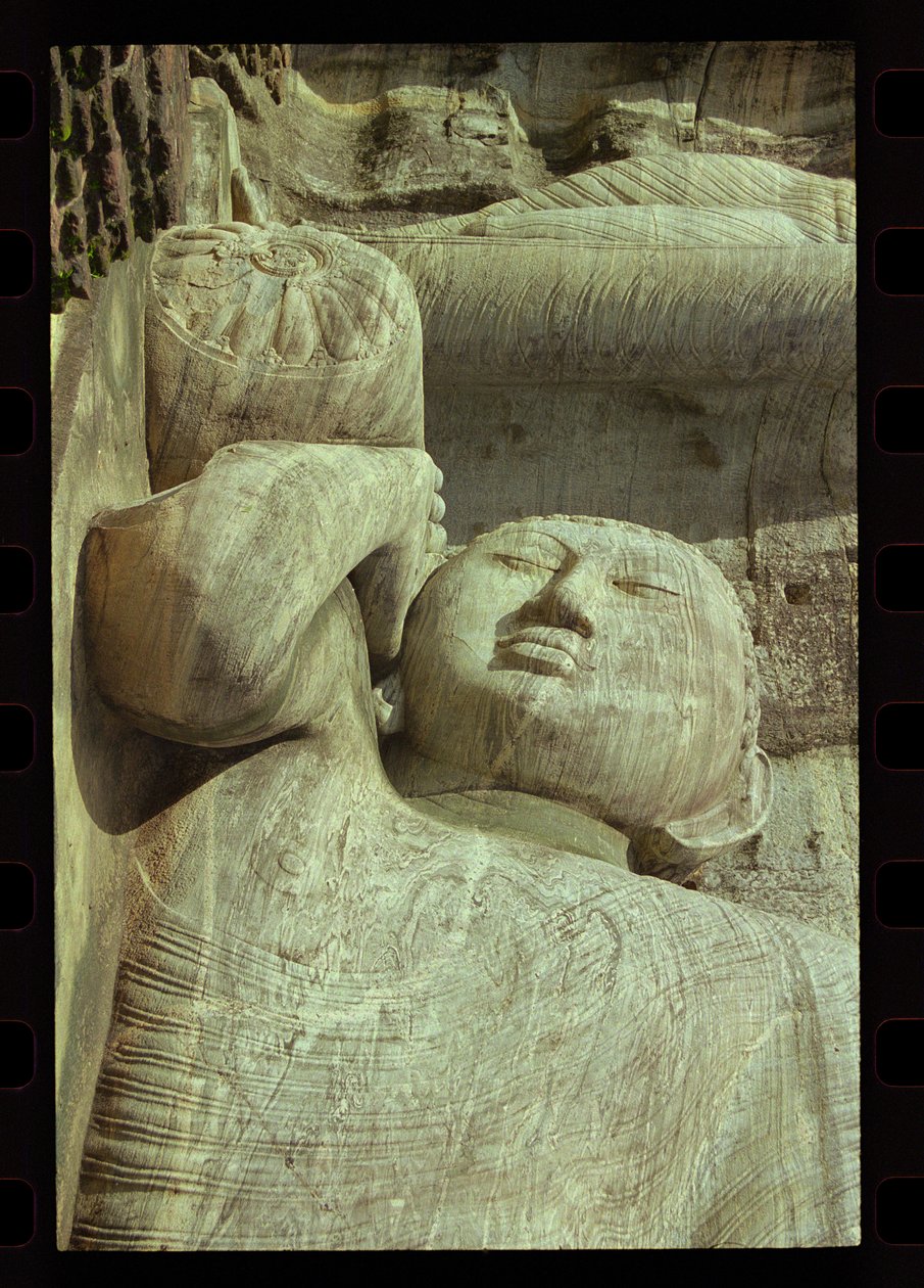 Ležící Buddha, Gal Vihara (žula) (detail) od Sri Lankan
