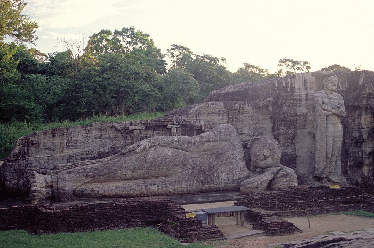 Stojící a ležící Buddha, Gal Vihara (žula) od Sri Lankan