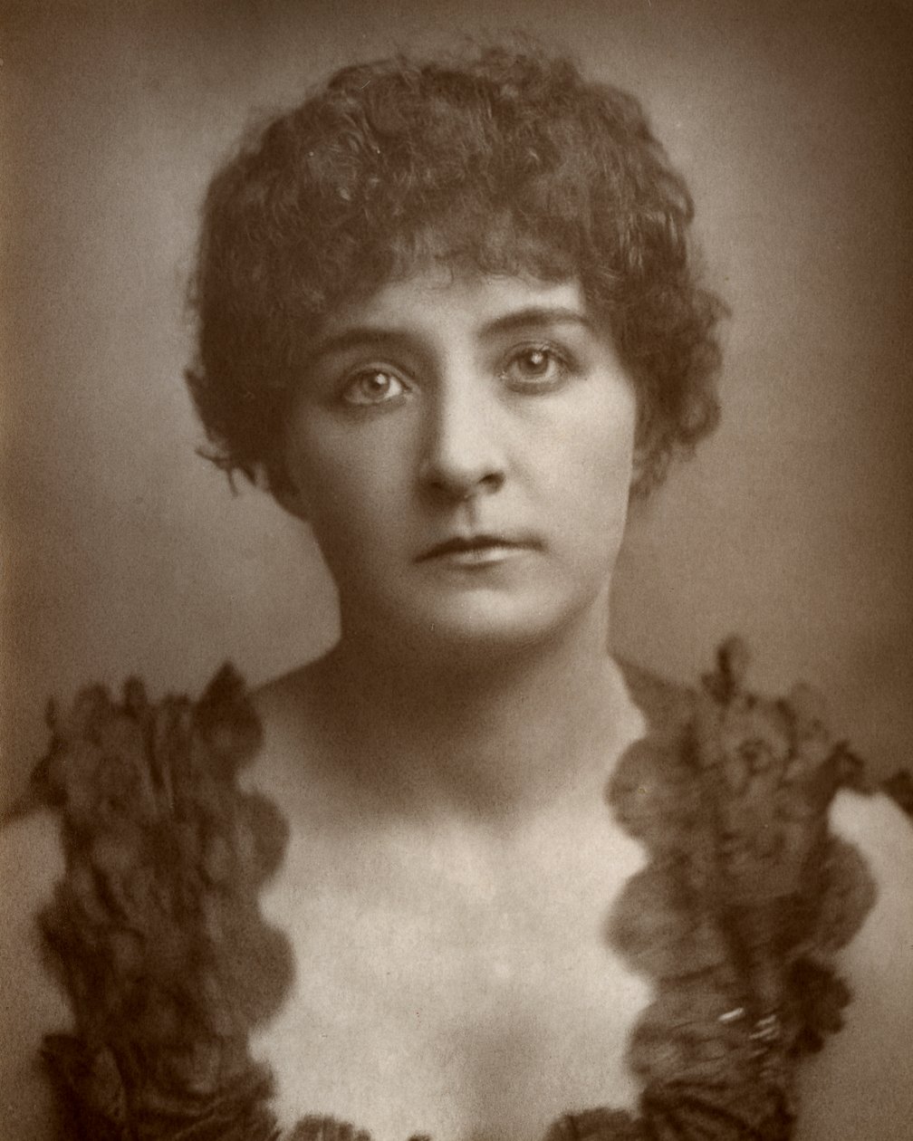 Julia Gwynne , britská operní zpěvačka a herečka, 1884 od St James