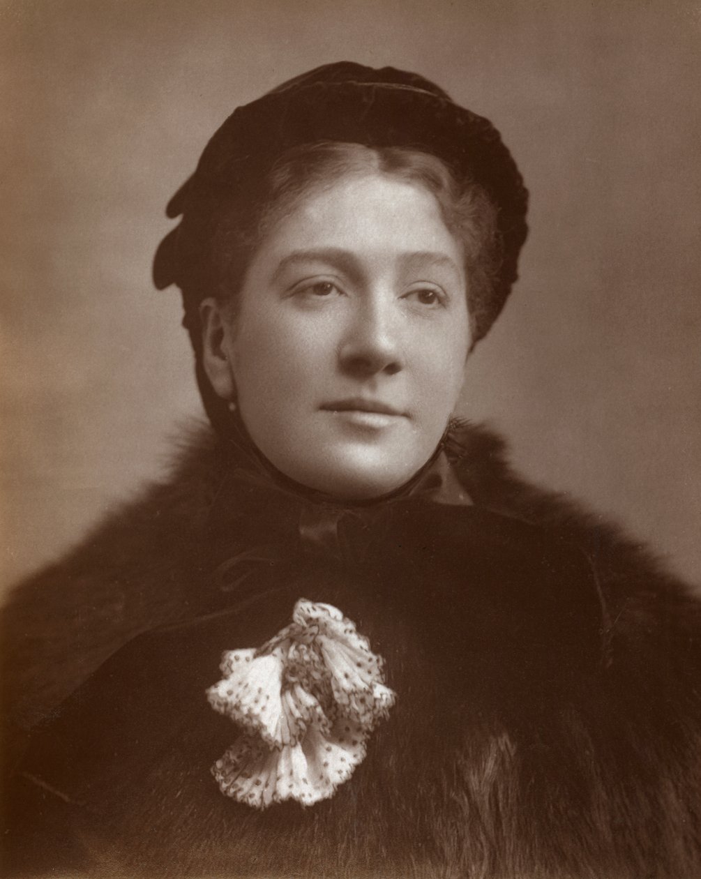 Madge Kendal , britská herečka a divadelní manažerka, 1883 od St James