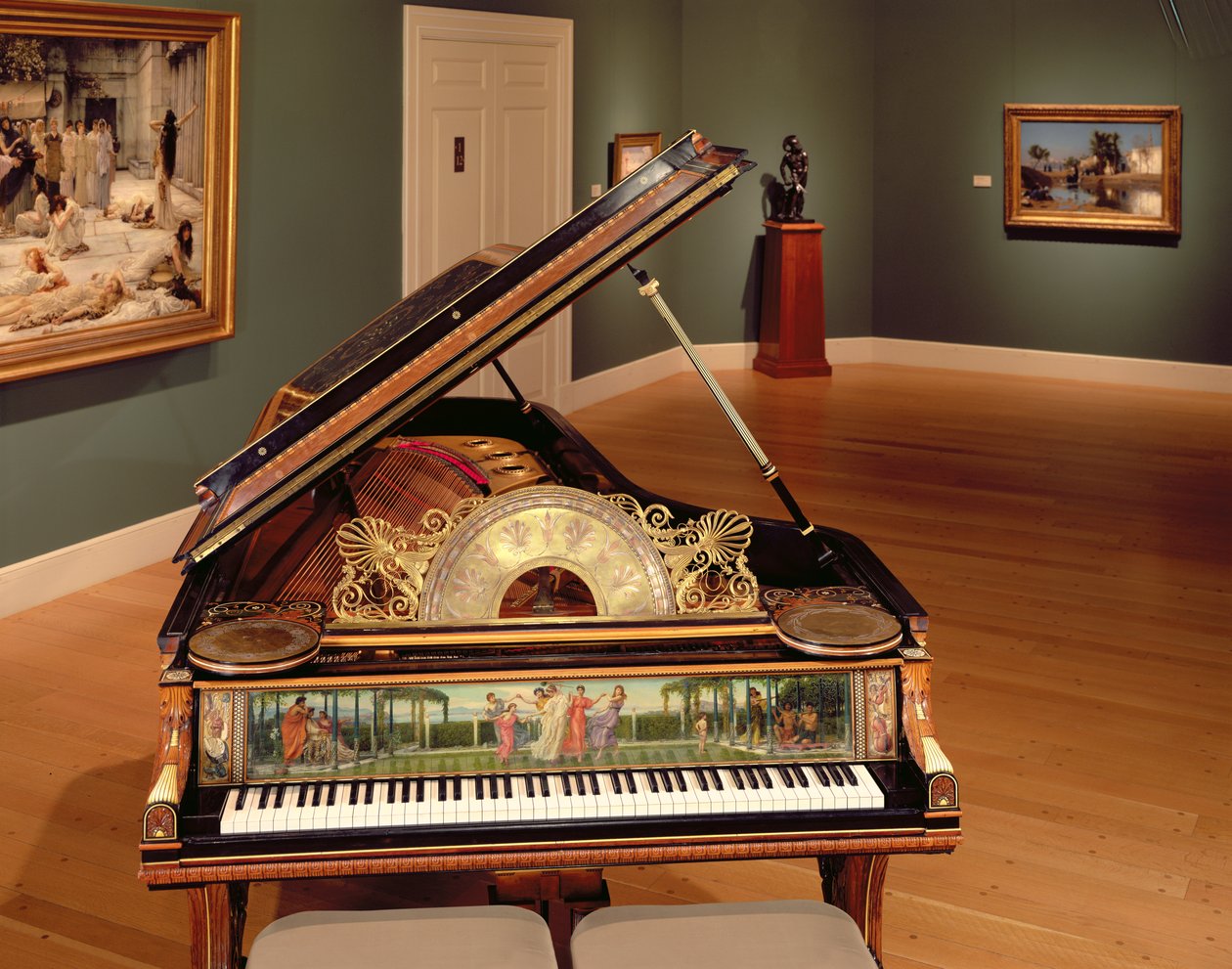 Klavír model D, č. 54538, 1884 od Steinway and Sons
