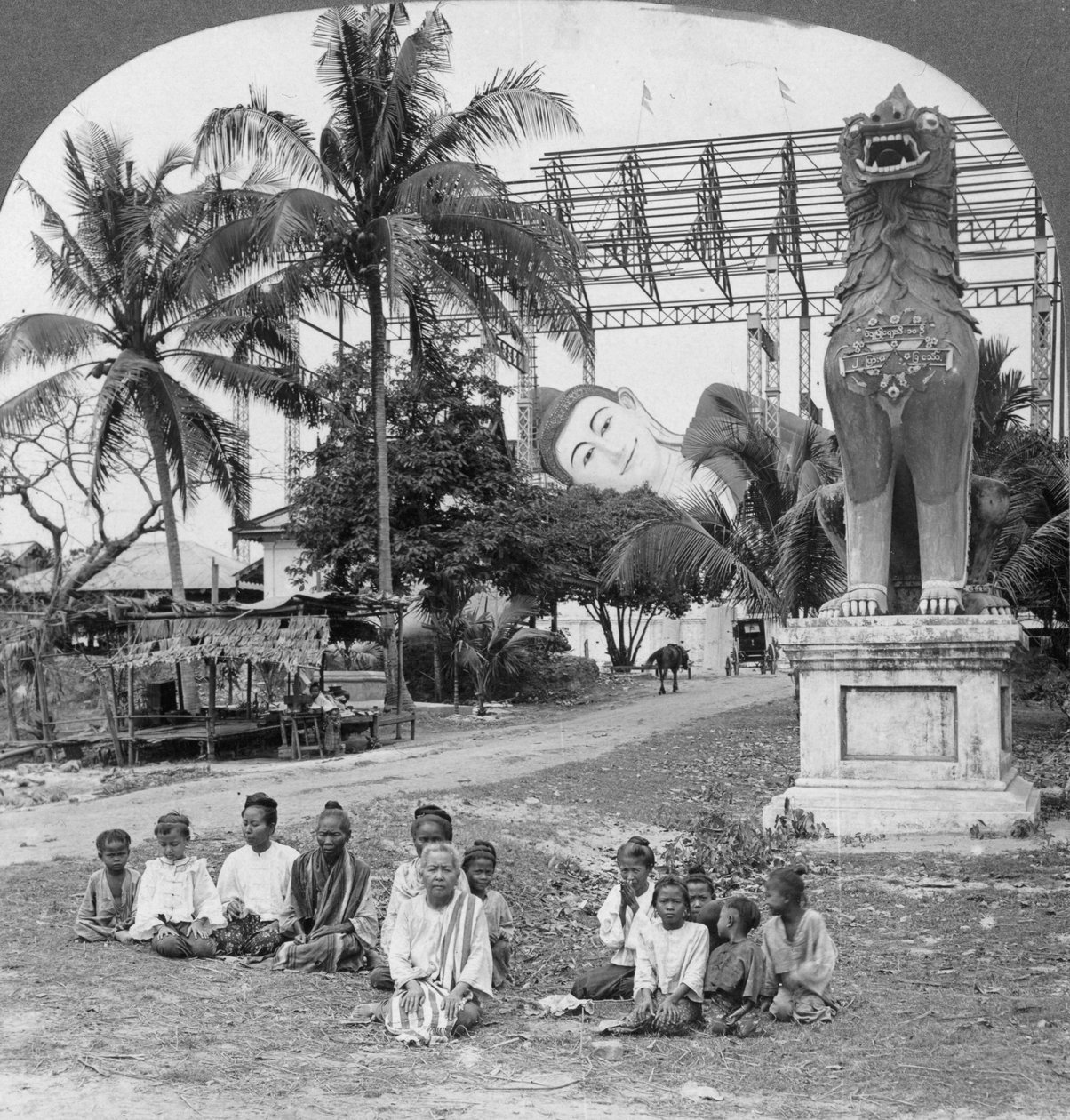 Obří ležící postava Buddhy, Pegu, Barma, 1908 od Stereo Travel Co