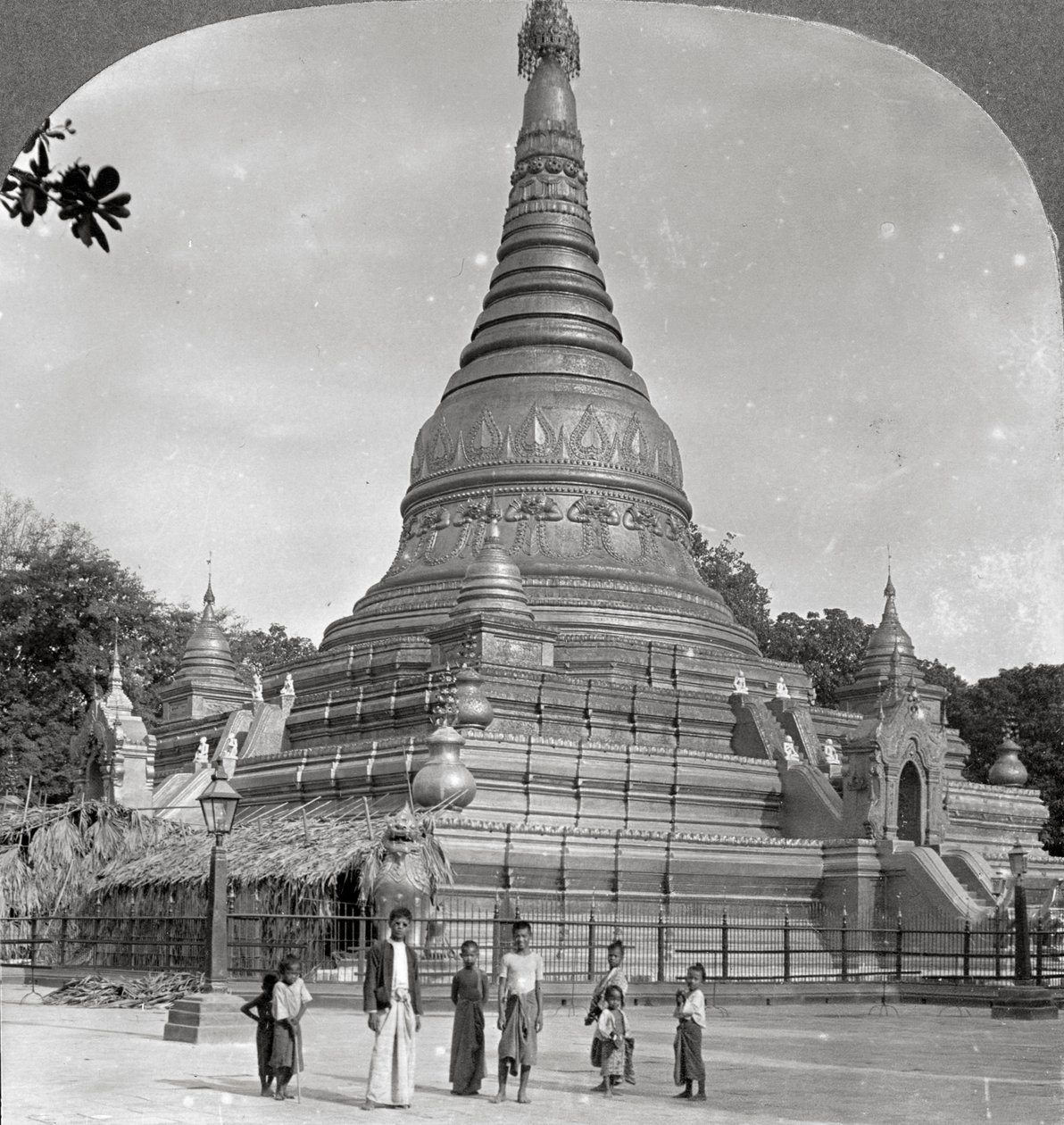Pagoda Aindow Yak, Mandalay, Barma, 1908. od Stereo Travel Co