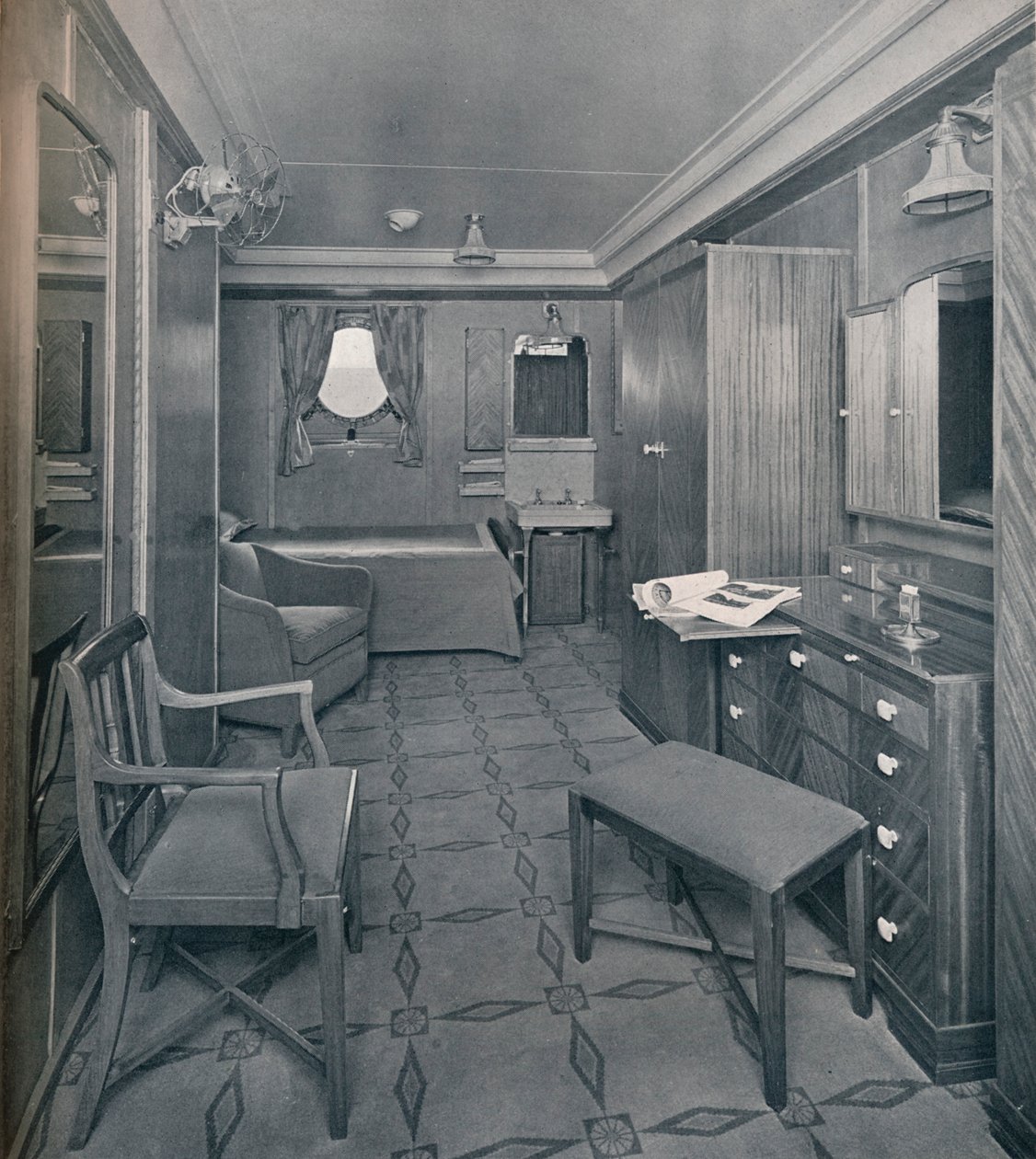 Apartmány v oblasti první třídy na palubě císařovny S.S. Británie, 1931 od Stewart Bale Limited