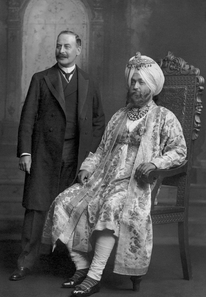 Maharadža Sir Ranbir Singh Bahadur z Jind s britským úředníkem od Studio Lafayette