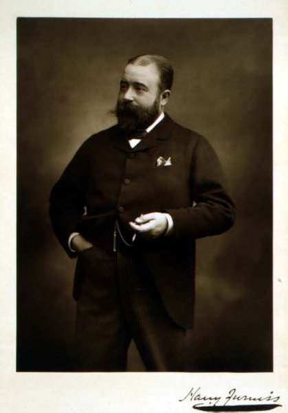 Harry Furniss (1854-1925), ilustrátor a karikaturista, portrétní fotografie (čb foto) od Studio Walery