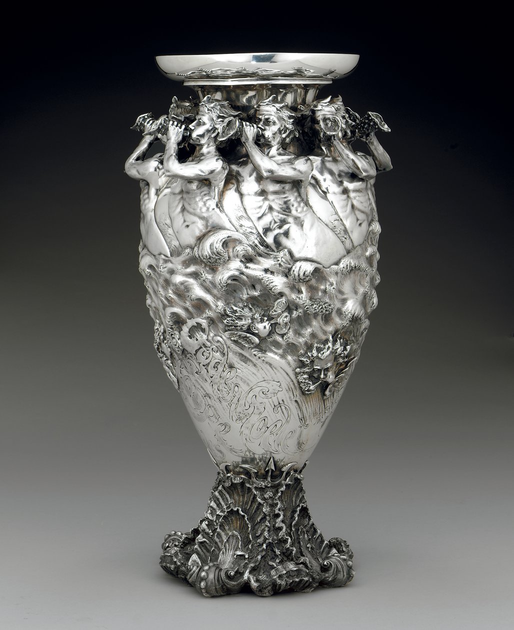Ogden Goelet a James Gordon Bennett Cup: váza s jachtařskými trofejemi od Studios Tiffany