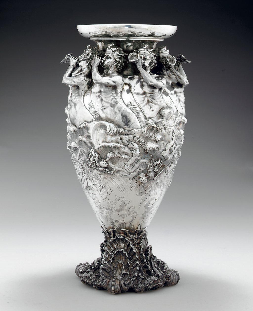 Ogden Goelet a James Gordon Bennett Cup: váza s jachtařskými trofejemi od Studios Tiffany