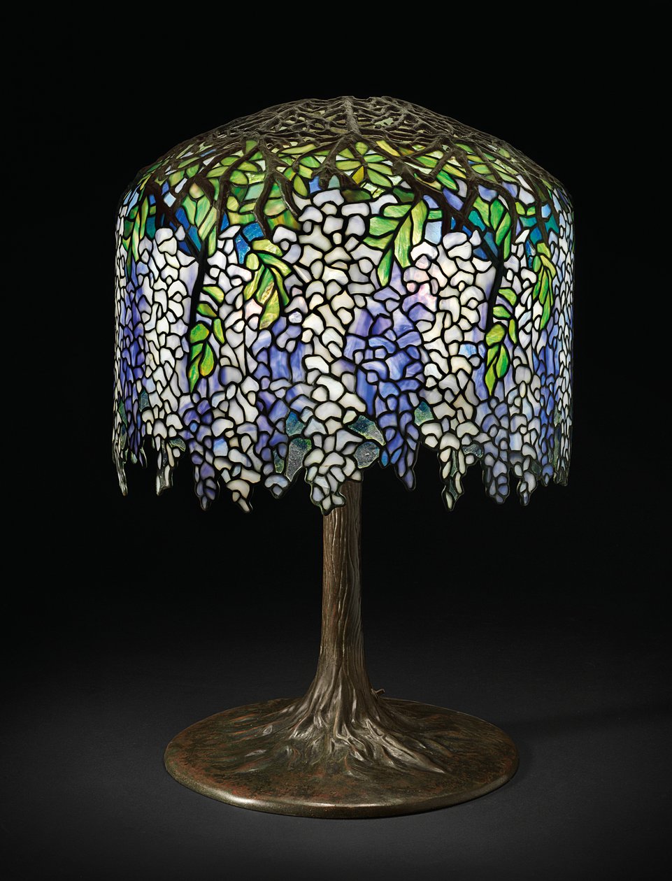 Stolní lampa Wisteria, cca 1910 (olovnaté sklo a bronz) od Studios Tiffany
