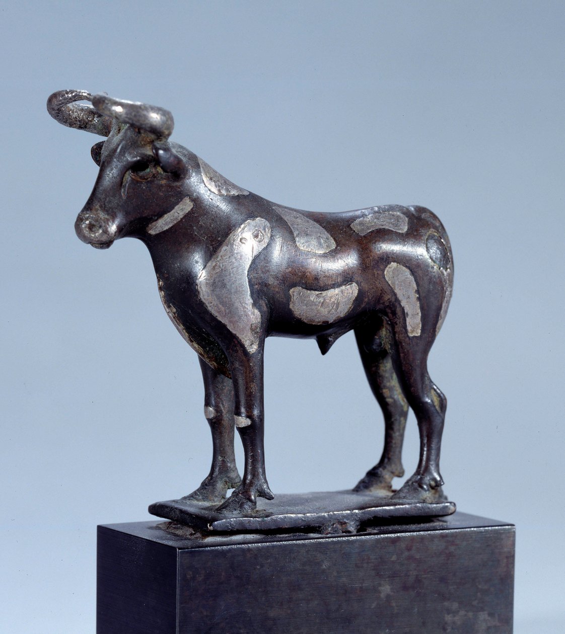 Umění Mezopotámie: Pie Taurus. Bronzová socha vykládaná stříbrem, cca 2500 př. n. l. Sumerienne Epoque Paris, Musee Du Louvre od Sumerian Mesopotamian School