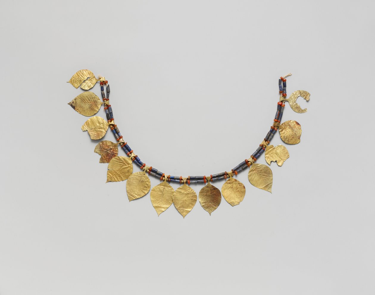 Pokrývka hlavy, cca 2600–2500 př. n. l. (zlato, lapis lazuli a karneol) od Sumerian Sumerian