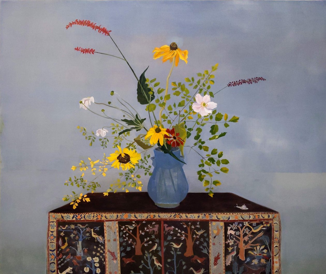 Říjnové květiny na perské skříňce, 2022 (olej na plátně) od Suzy Fasht