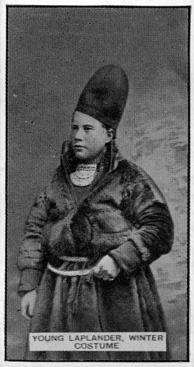 Mladý Laponec v zimním kostýmu podle fotografie z konce 19. století od Swedish Photographer