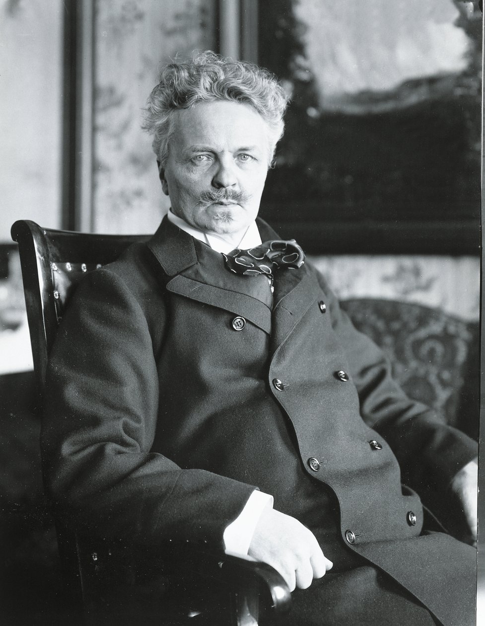 August Strindberg ve svém domě ve Stockholmu (černobílá fotografie) od Swedish Photographer
