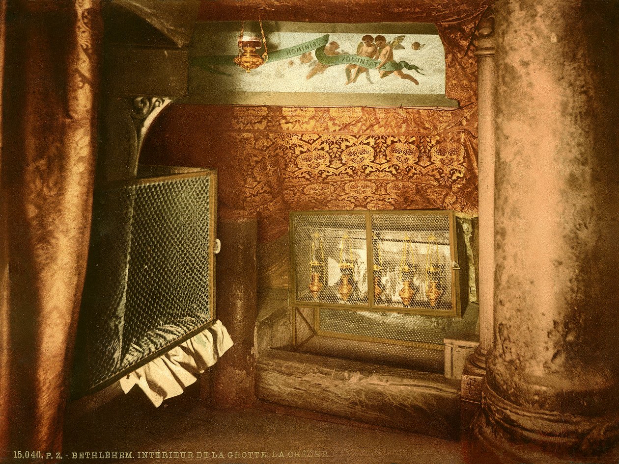 Interiér jeskyně kostela Narození Páně v Betlémě, kolem 1880-1900 (fotochrom) 88: fotochromní tisk od Photochrom Co., Zurich; od Swiss Photographer