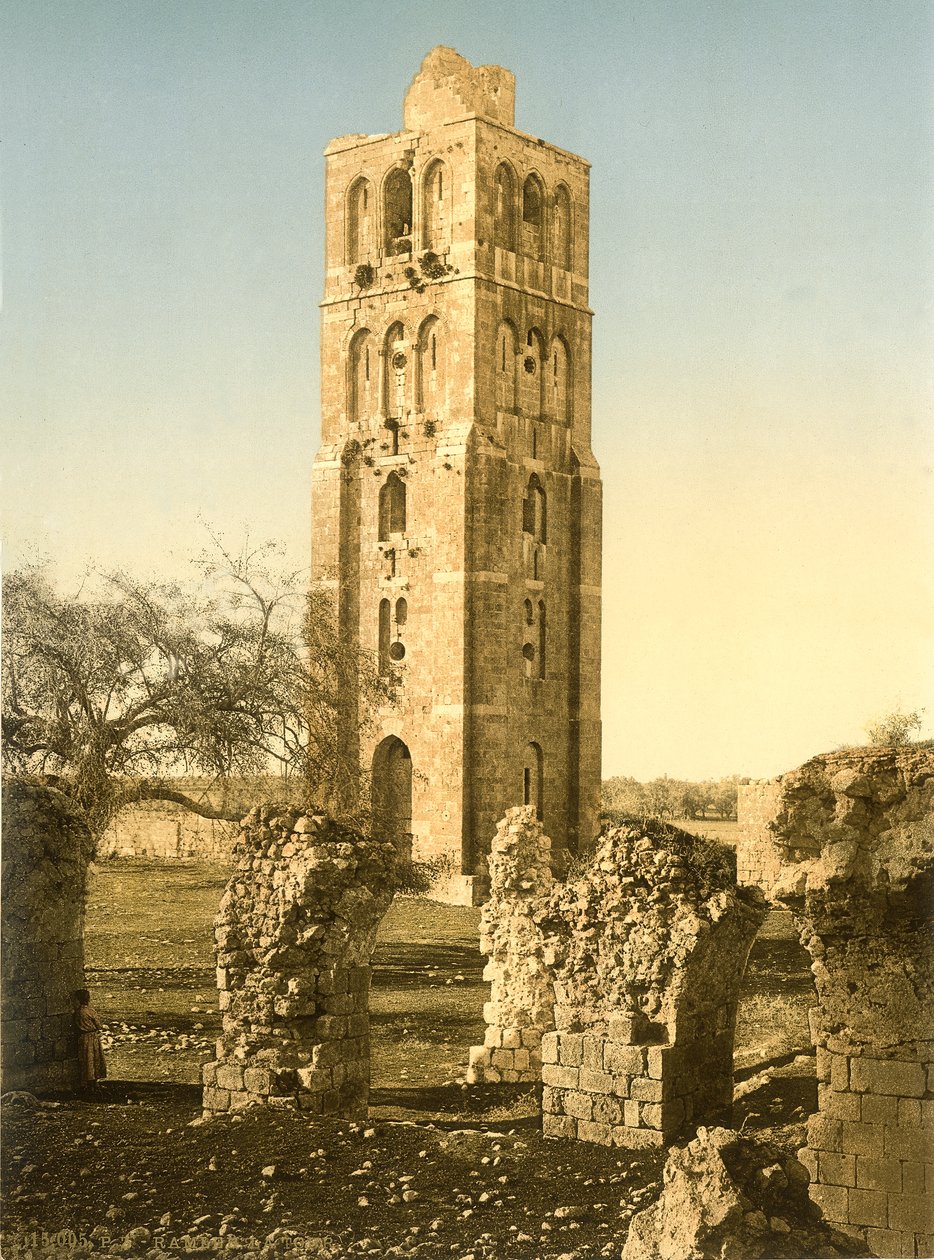 Věž mešity Ramleh se zničenými klenbami v popředí, kolem 1880-1900 (fotochrom) od Swiss Photographer
