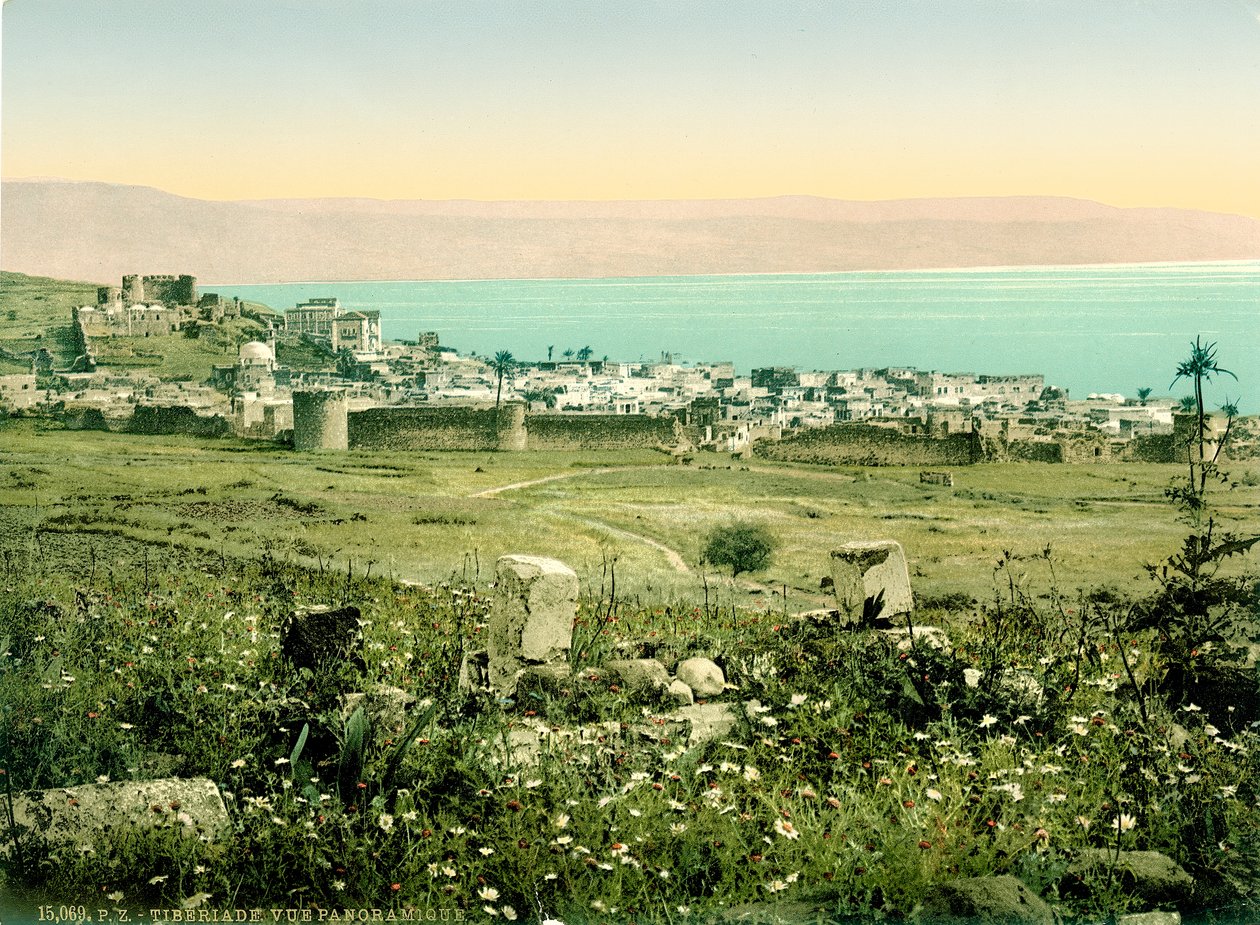 Pohled na Tiberias z jihu, cca 1880-1900 (fotochrom) od Swiss Photographer